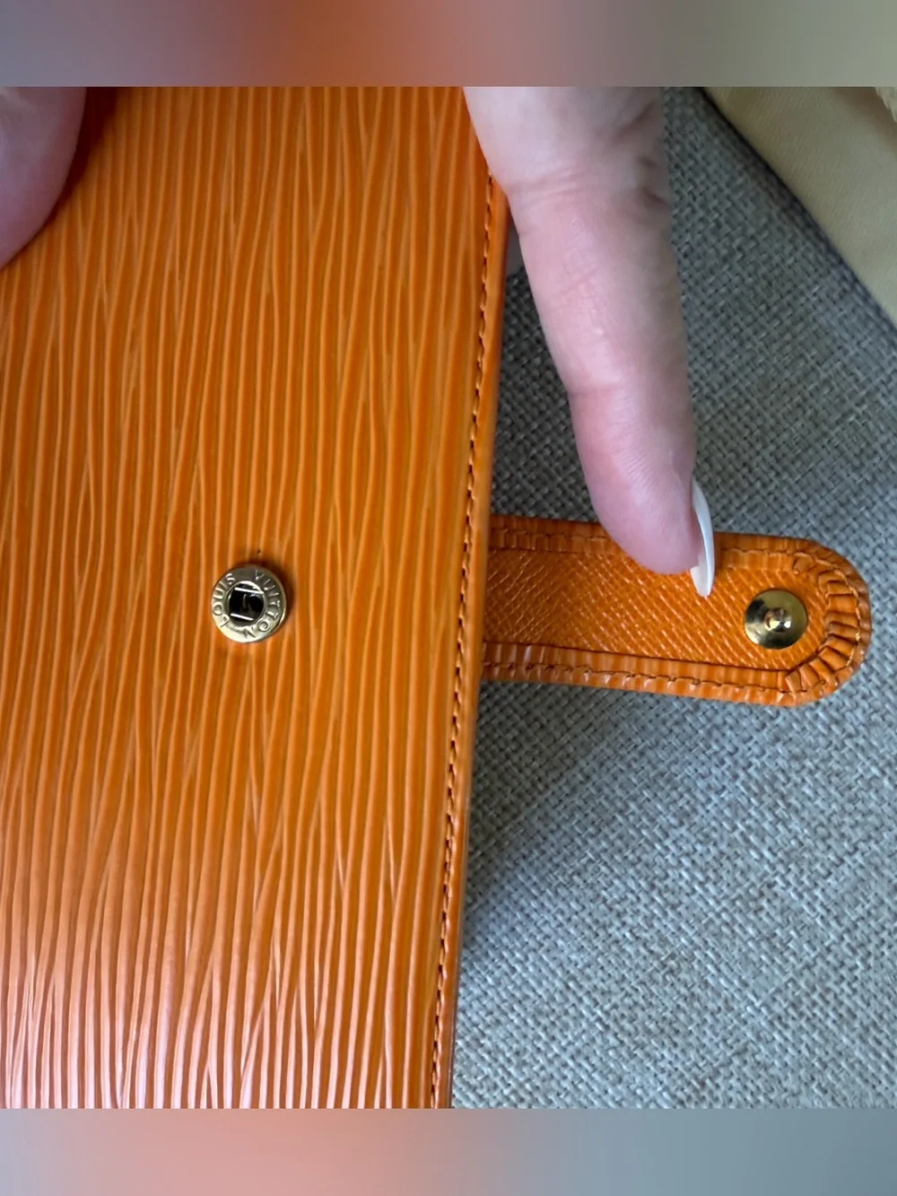 Louis Vuitton Epi Porte Monnaie Viennois Mandarin Orange Kiss Lock Coin Wallet